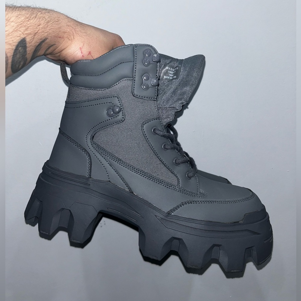 Men’s Lace-up Boots with Chunky Sole in Charcoal
